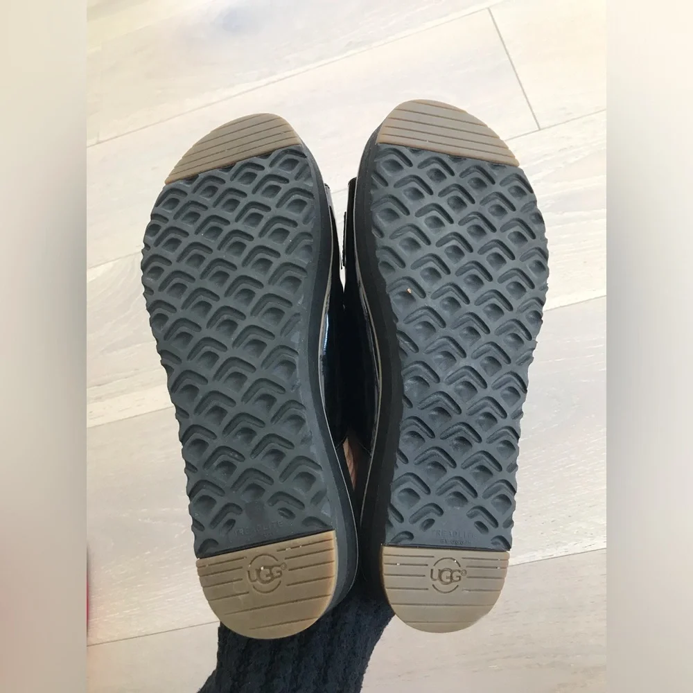 UGG Cammie Black Patient Leather platform Sandals Women’s Size 8.5 - Picture 7 of 8